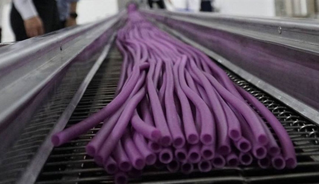 Goi rau la chuoi, hut nuoc ong say: Van minh nhu thoi ong ba-Hinh-4