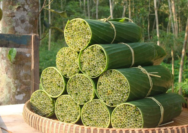 Goi rau la chuoi, hut nuoc ong say: Van minh nhu thoi ong ba-Hinh-5