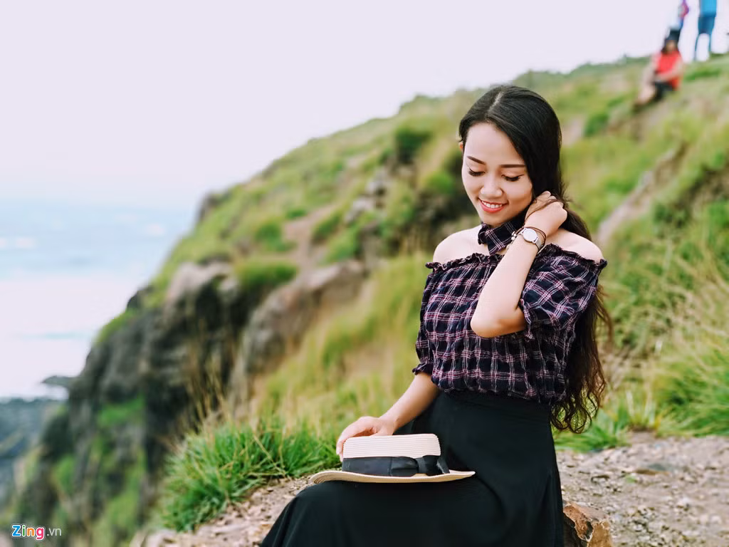 Trải nghiệm thực tế, ống kính góc rộng của Mi A1 cho hiệu ứng khá khi chụp kiến trúc, phong cảnh, 4 góc ảnh không bị méo hoặc biến dạng. Ảnh chân dung xoá phông khá tự nhiên, một số trường hợp người dùng không kiểm soát hết được vùng cần làm mờ do máy xử lý bằng thuật toán giả lập chứ không hẳn là xoá phông từ ống kính.