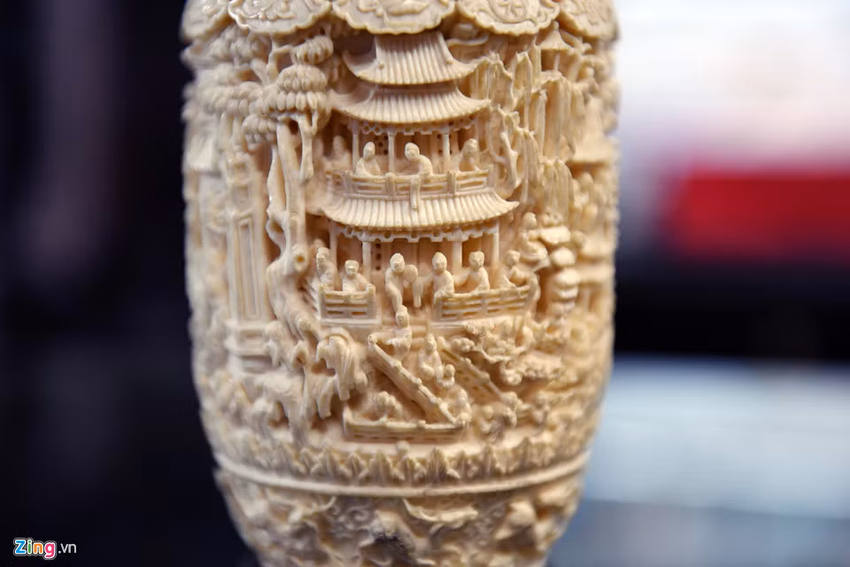 Người làm ra tác phẩm điêu khắc độc đáo này mất 2 năm mới xong (từ tháng 10/2001 - tháng 12/2003) nay đã bỏ nghề.