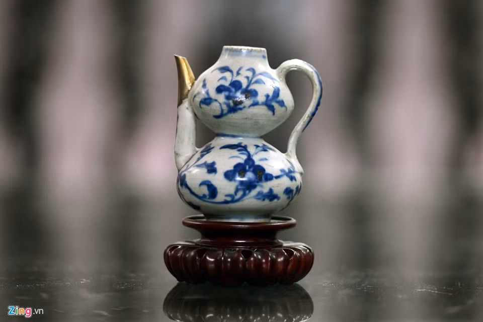 Ấm hai bầu thời nhà Nguyên (1271 - 1279) dùng để mút rượu.