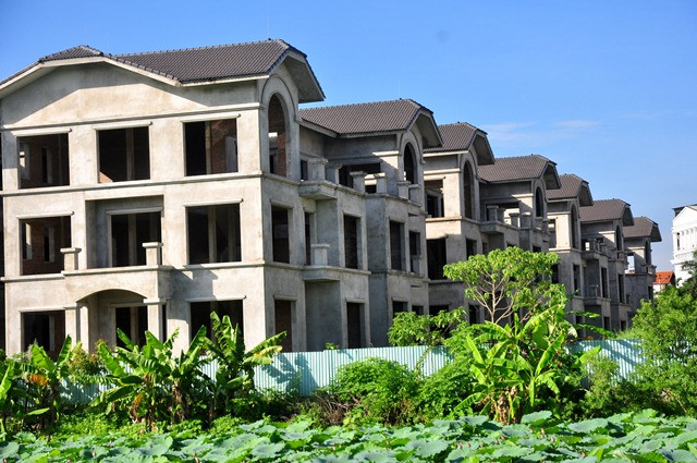 Một dự án tọa lạc tại vị trí "hiếm có" ngay giữa Hà Nội lại bỏ hoang đang khiến nhiều người khó hiểu? Một dự án tọa lạc tại vị trí "hiếm có" ngay giữa Hà Nội lại bỏ hoang đang khiến nhiều người khó hiểu?