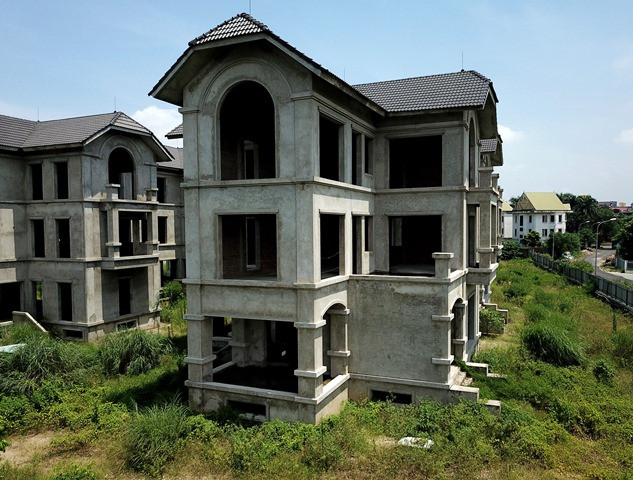 Chủ đầu tư của dự án là Công ty TNHH Làng Đoàn Kết. Đơn vị thi công là Công ty cổ phần Xây dựng (Cotec) - Coteccons, với tổng giá trị hợp đồng 233 tỷ đồng. Chủ đầu tư của dự án là Công ty TNHH Làng Đoàn Kết. Đơn vị thi công là Công ty cổ phần Xây dựng (Cotec) - Coteccons, với tổng giá trị hợp đồng 233 tỷ đồng.