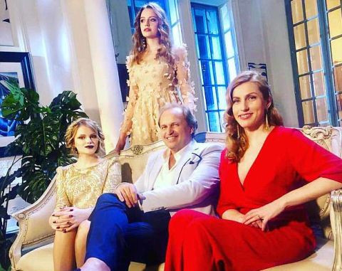 Triệu phú Konstantin Scherbinin và ba cô con gái.