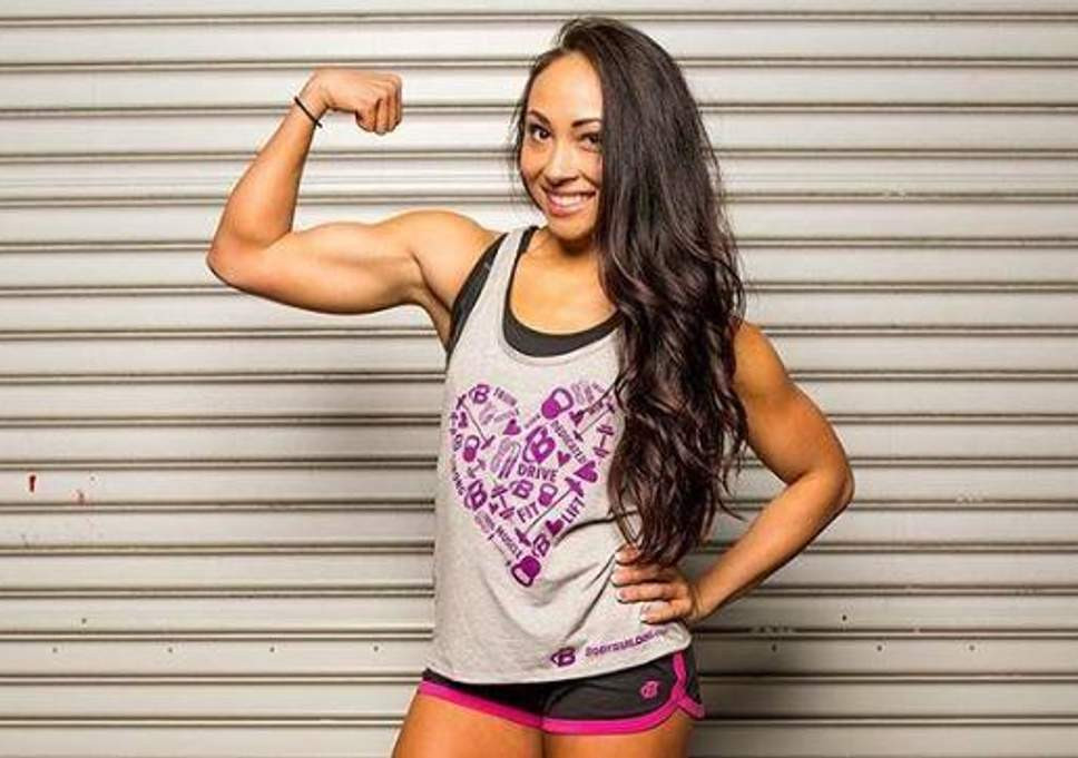 Bị sàm sỡ trên phố, cô gái tung cước khiến "yêu râu xanh" khiếp vía Bi sam so tren pho, co gai tung cuoc khien