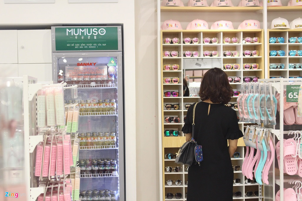 Hầu như 100% các sản phẩm tại cửa hàng Mumuso đều ghi xuất xứ đến từ Trung Quốc. Ảnh: P.M.