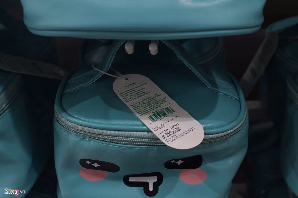 Nhãn mác trên từng sản phẩm đều ghi xuất xứ từ Trung Quốc. Ảnh: P.M.