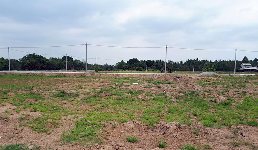 Những nền đất nhỏ 60-70 m2 ven đường Nguyễn Xiển (Long Thạnh Mỹ) đang được rao giá 30-60 triệu đồng/m2 và cam kết khách đầu tư sẽ có lời 30-40% trong 2-3 tháng.