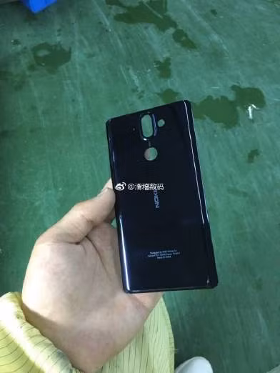 Xuat hien nap lung Nokia 9: Camera kep va cam bien van tay