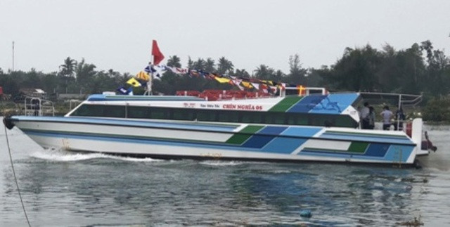 Tàu khách siêu tốc Chín Nghĩa 05.