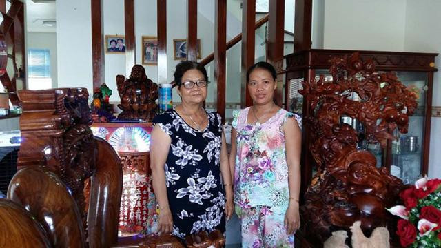 Chị Đào và mẹ trong ngôi nhà mới.