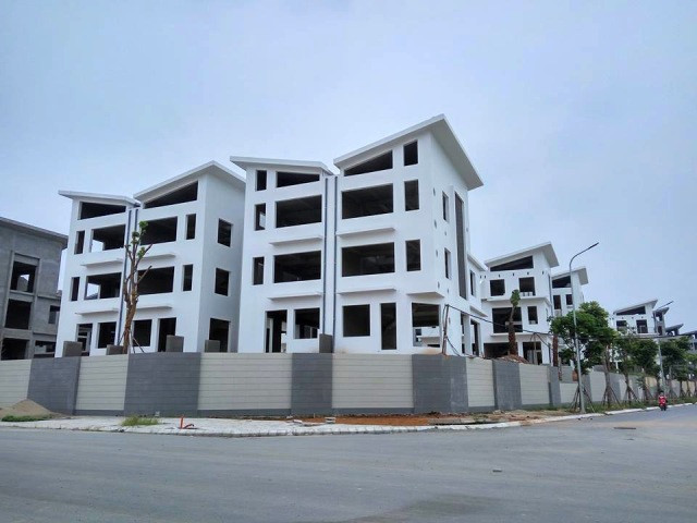 Ảnh: Ngổn ngang trên tuyến đường đổi bằng 180ha đất "vàng" ở Long Biên - Hình 14 Anh: Ngon ngang tren tuyen duong doi bang 180ha dat