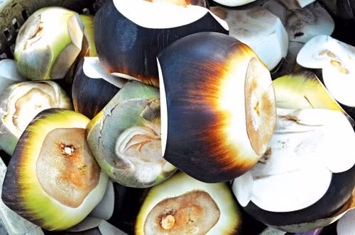 Trái thốt nốt bán ăn tươi. Ảnh: IT.