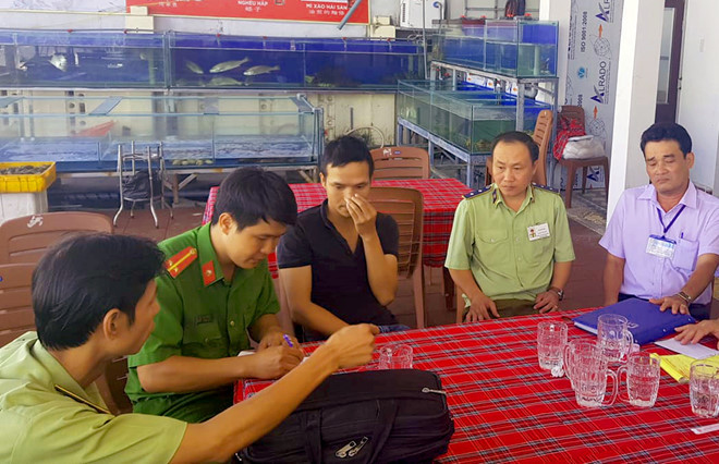 Phat nha hang ban 3 phan trung xao ca chua gia 1,5 trieu