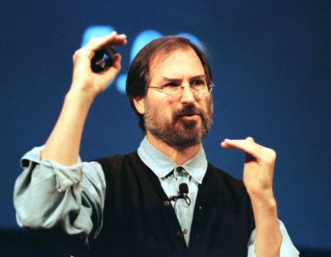Năm 1996, Jobs xuất hiện trong bộ phim tài liệu mang tên Triumph of the Nerds, ông đã nói xấu Gates và Microsoft, cho rằng họ chỉ làm ra những "sản phẩm hạng 3".
