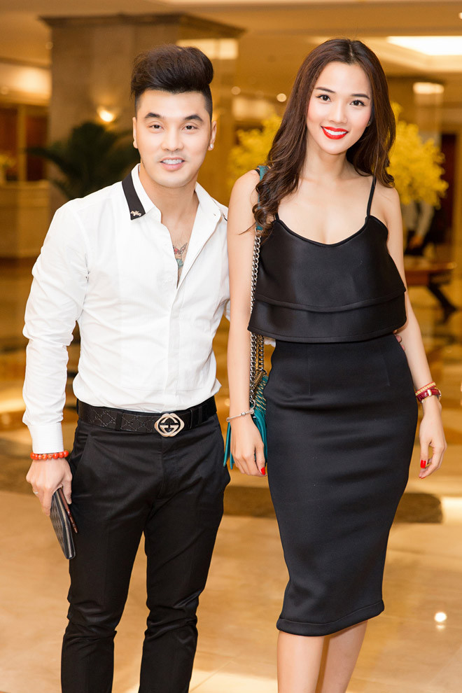 Vợ chồng Ưng Hoàng Phúc cũng có mặt tại buổi ra mắt The Debut để ủng hộ đàn em.