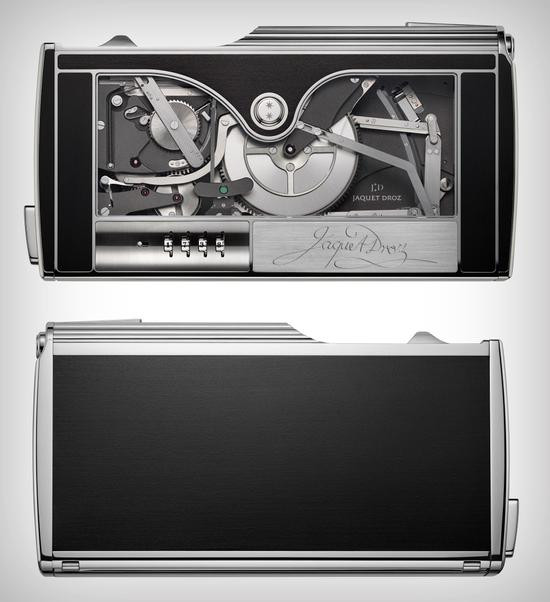 Máy được bán với giá 367.500 USD/chiếc (8,3 tỷ đồng).