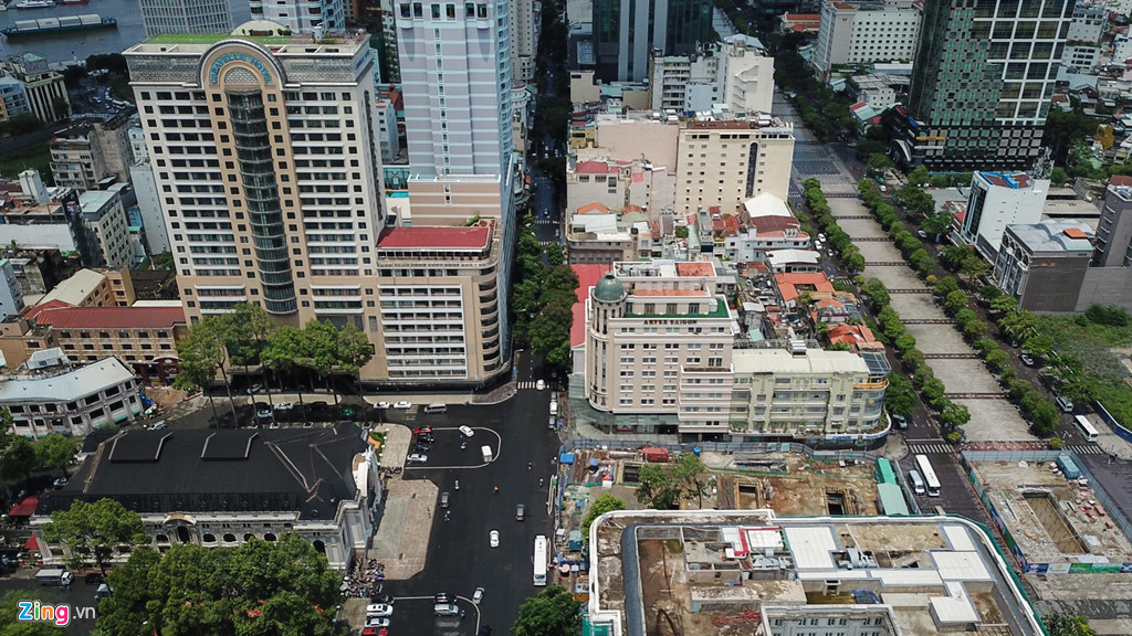 Nằm song song với đường Nguyễn Huệ, Đồng Khởi đã trở thành điểm đến quen thuộc của người dân TP.HCM và du khách với nhiều hoạt động, sự kiện hoành tráng được tổ chức vào các dịp lễ, hội lớn của thành phố.