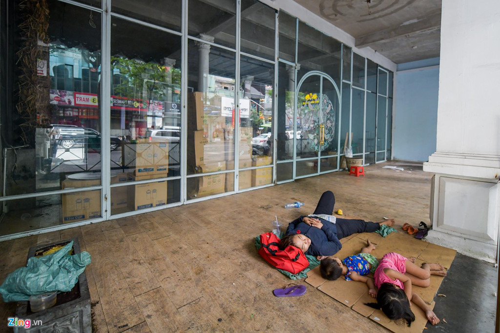 Căn nhà số 44-46 Đồng Khởi có giá cho thuê là 750 triệu đồng, đang được sửa chữa để đi vào hoạt động.