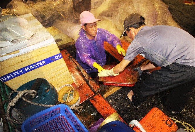 Trang dem, chong den du muc giua trung duong thu vai chuc trieu-Hinh-5