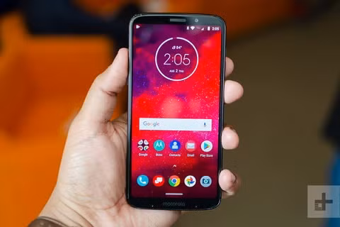 Kham pha smartphone 5G dau tien tren the gioi vua ra mat