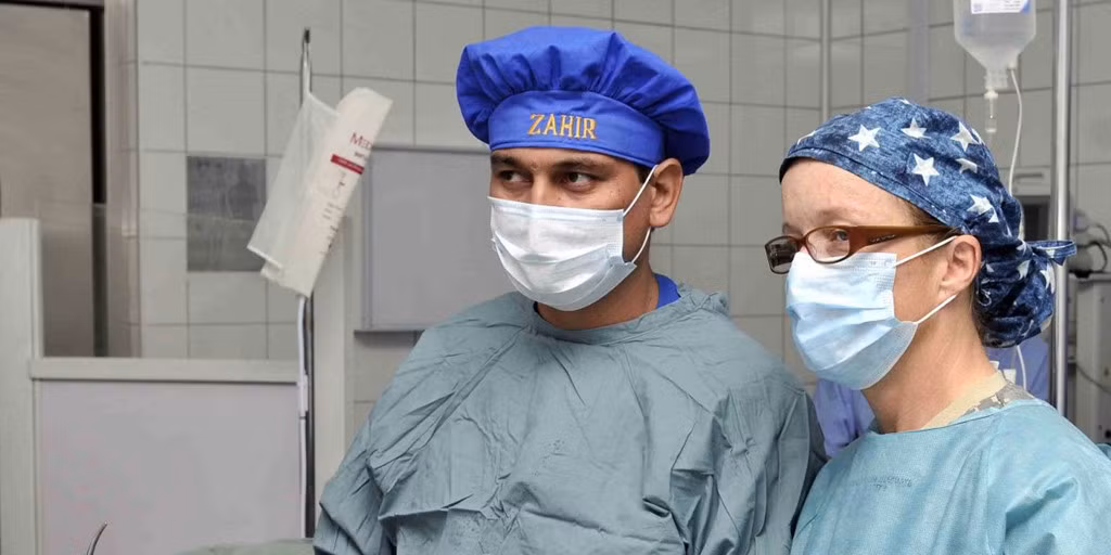 Y tá gây mê Lương trung bình năm: 160.279 USD Tăng trưởng việc làm dự báo (2016-2026): 16%.