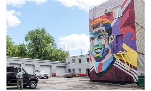 Màu sắc được sử dụng cũng khá sống động và bắt mắt.