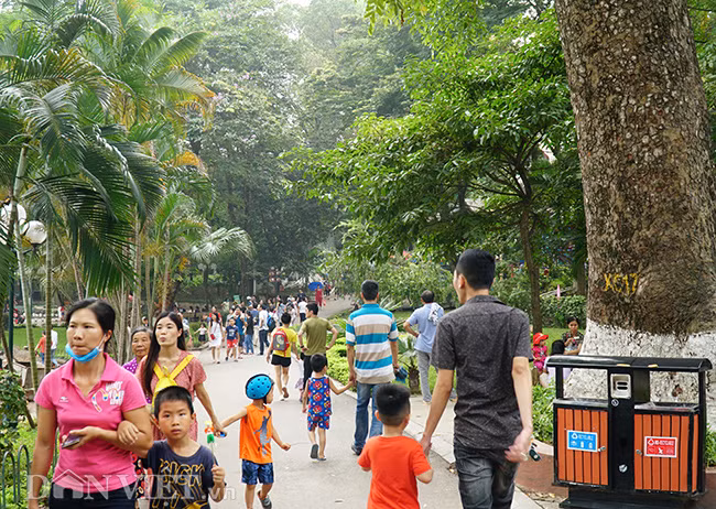 Công viên Thủ lệ được coi là một trong những công viên lâu đời nhất thủ đô. Với mục đích chính là công viên, kết hợp làm vườn thú, công viên là địa điểm vui chơi giải trí hàng đầu ở thủ đô trong thời gian dài. Sắp tới Công ty cổ phần Đầu tư Him Lam BC sẽ xây dựng bãi đỗ xe ngầm ngay dưới phần đất của công viên.