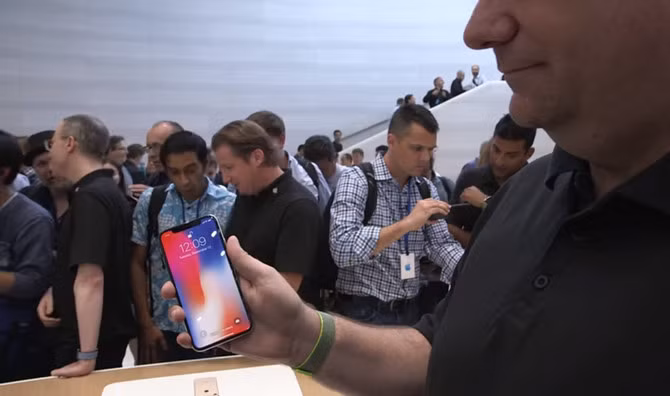 5 cau hoi ve he thong nhan dien khuon mat tren iPhone X-Hinh-3