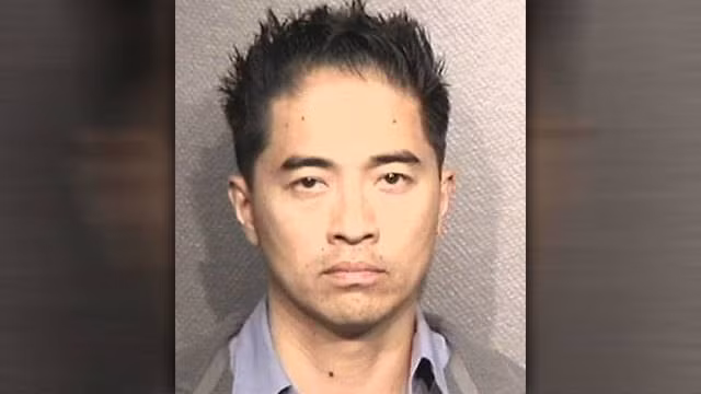 Trần Tiến Dũng bị cảnh sát bắt vì tội bạo hành vợ.