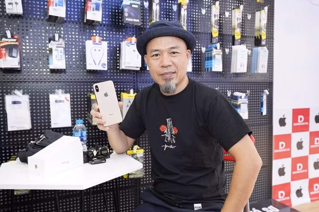 iPhone XS Max 2 sim quoc te khan hang tai Viet Nam