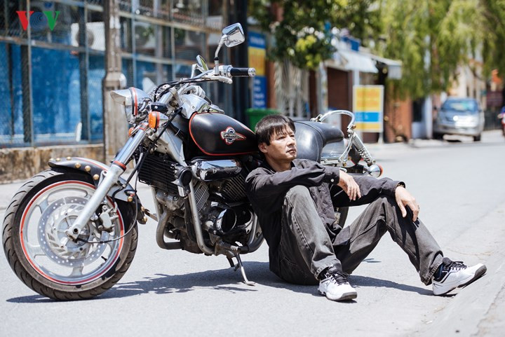 Ngoài đời, nam tài tử có sở thích đặc biệt với xe phân khối lớn.