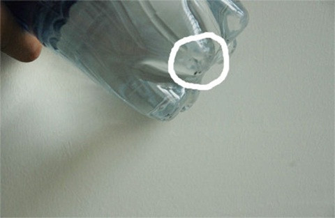 Nhung cu phot gay chan dong cua Aquafina-Hinh-2