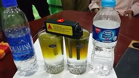 Nhung cu phot gay chan dong cua Aquafina-Hinh-5