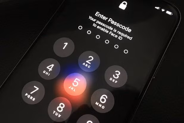 Lỗ hổng trên iPhone khiến hacker dễ mở khoá iPhone.