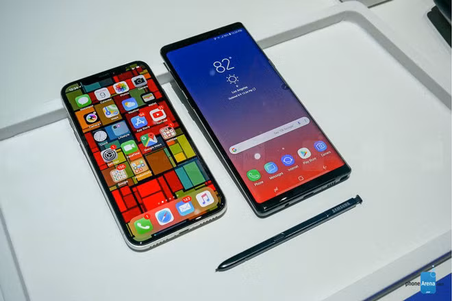 Galaxy Note 9 thử độ bền với iPhone X Galaxy Note 9 thu do ben voi iPhone X