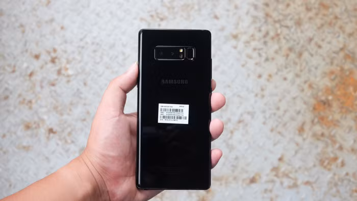 Về mặt cấu hình, những chiếc Galaxy Note 8 bán ra ở Việt Nam sử dụng chip xử lý Exysnos 8895, cùng với đó là RAM 6GB và bộ nhớ trong 64GB.