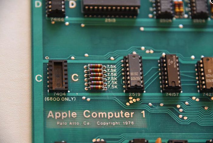 Các linh kiện trên chiếc máy Apple 1. Đến thời điểm này, máy vẫn có thể một cách bình thường.