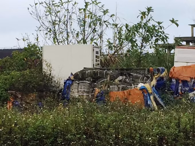 Những máy móc, thiết bị khi đưa vào lắp đặt đều mới hoàn toàn, nay chỉ còn là đống sắt vụn.