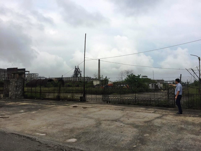 Cổng vào của Nhà máy liên hợp gang thép Vạn Lợi (Vũng Áng, Hà Tĩnh).