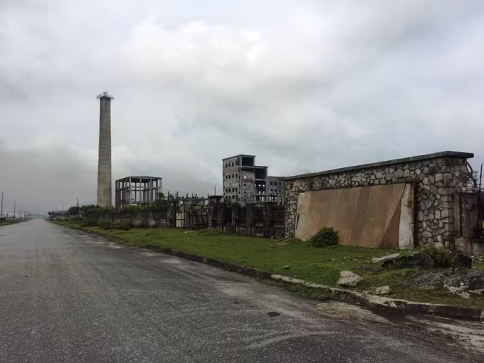 Đường giao thông trước khuôn viên dự án được nhà nước ưu tiên làm mới hoàn toàn, tuy nhiên không hiểu sao dự án vẫn "chết yểu".