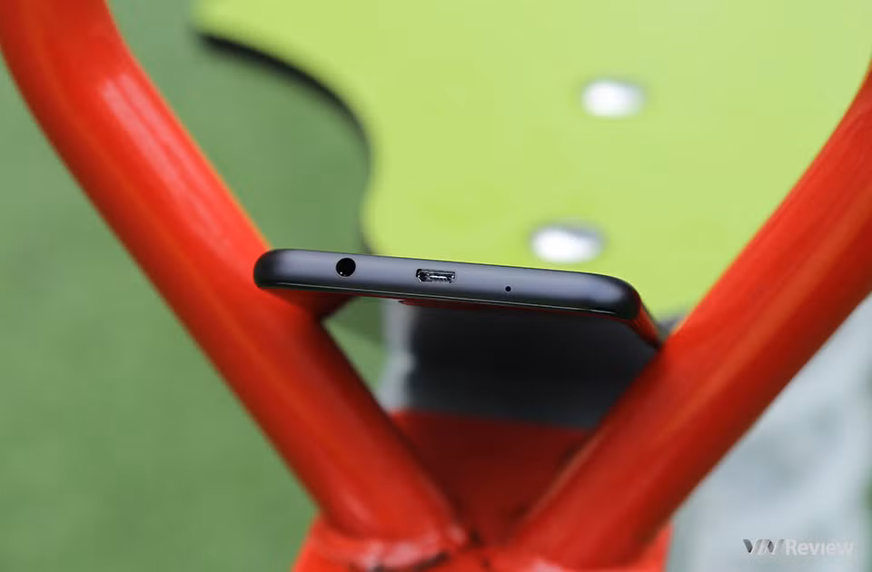 Mo hop Samsung Galaxy J7 Plus chinh hang vua len ke hom nay-Hinh-15