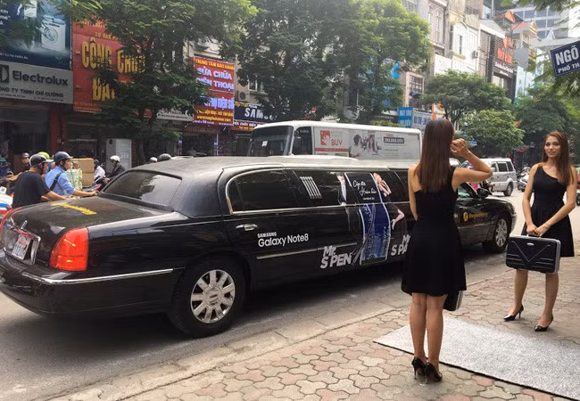 Dung limousine dua don khach den nhan Note 8