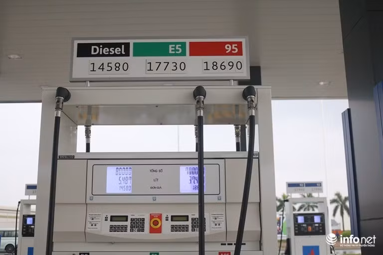 Điểm đặc biệt của IQ8 là quản lý khối lượng nhiên liệu với độ chính xác lên đến 0,01 lít, giúp người tiêu dùng yên tâm trước tình trạng gian lận xăng dầu ở các trạm xăng dầu đã xảy ra tại nhiều nơi. 