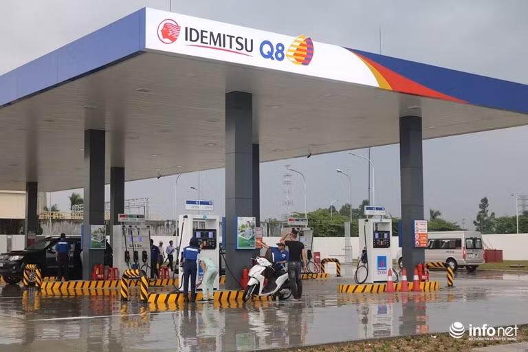 Ngày 5/10, Tập đoàn xăng dầu hàng đầu Nhật Bản- Idemitsu Q8 (IQ8) đã chính thức khai trương cửa hàng xăng dầu đầu tiên (100% vốn FDI) tại Hà Nội. 