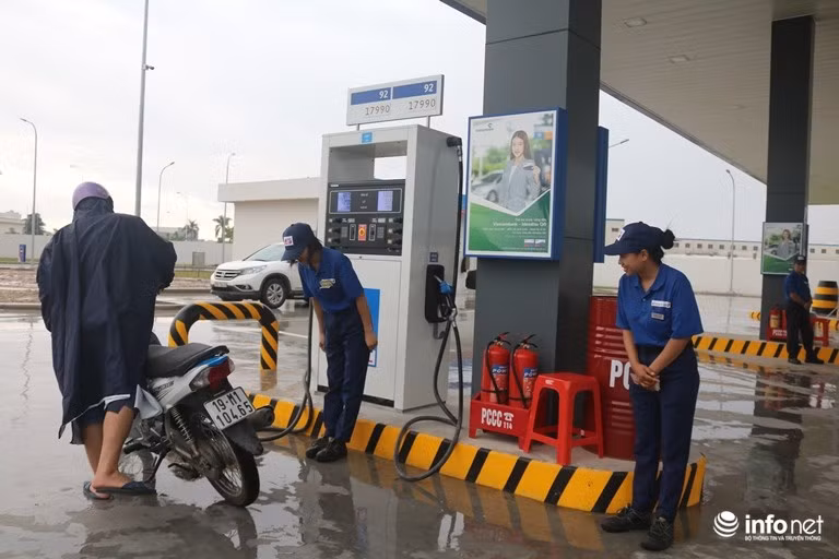 Sự niềm nở, thái độ phục vụ tận tình của đội ngũ nhân viên khiến khách hàng rất hài lòng. 