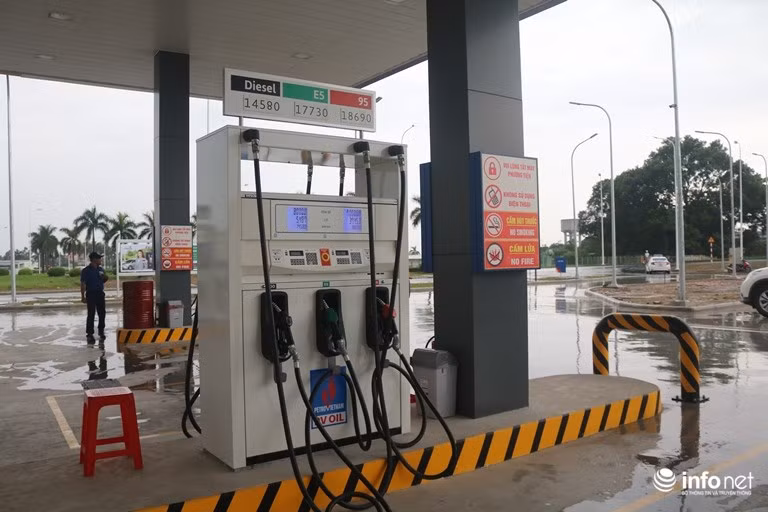 Trạm xăng được thiết kế hiện đại, tránh xung đột giao thông giờ cao điểm. Trang thiết bị lắp đặt được nhập khẩu từ Nhật Bản. 