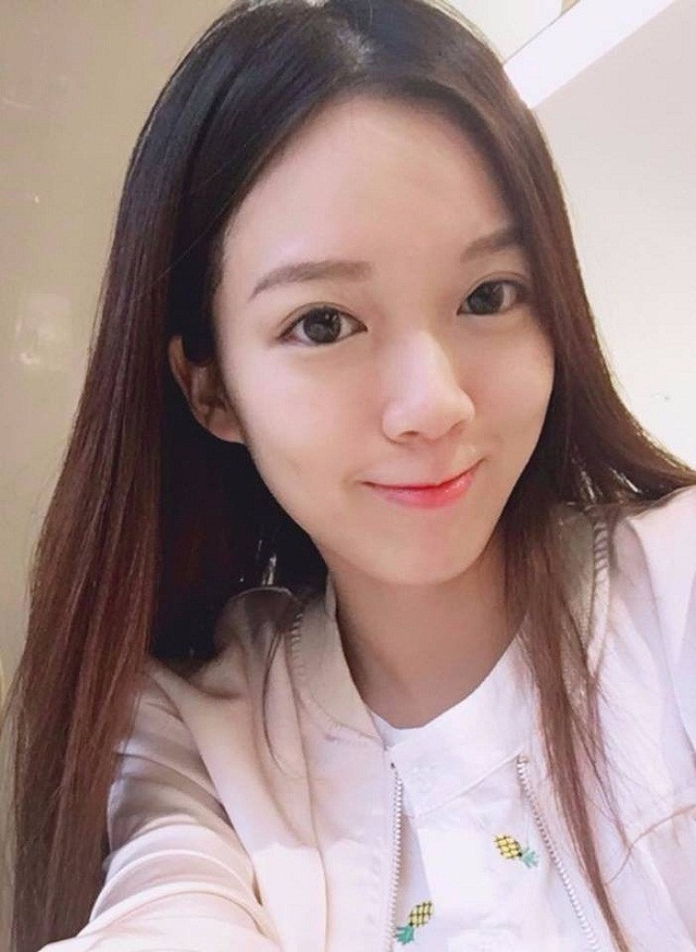 Gương mặt hiền, đôi mắt tròn ấn tượng, Huỳnh Chỉ Tinh luôn được mệnh danh là hoa khôi của trường.