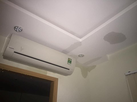 Căn hộ khác tại chung cư I-Home bị thấm dột nghiêm trọng sau vụ cháy.