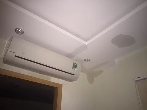 Căn hộ khác tại chung cư I-Home bị thấm dột nghiêm trọng sau vụ cháy.